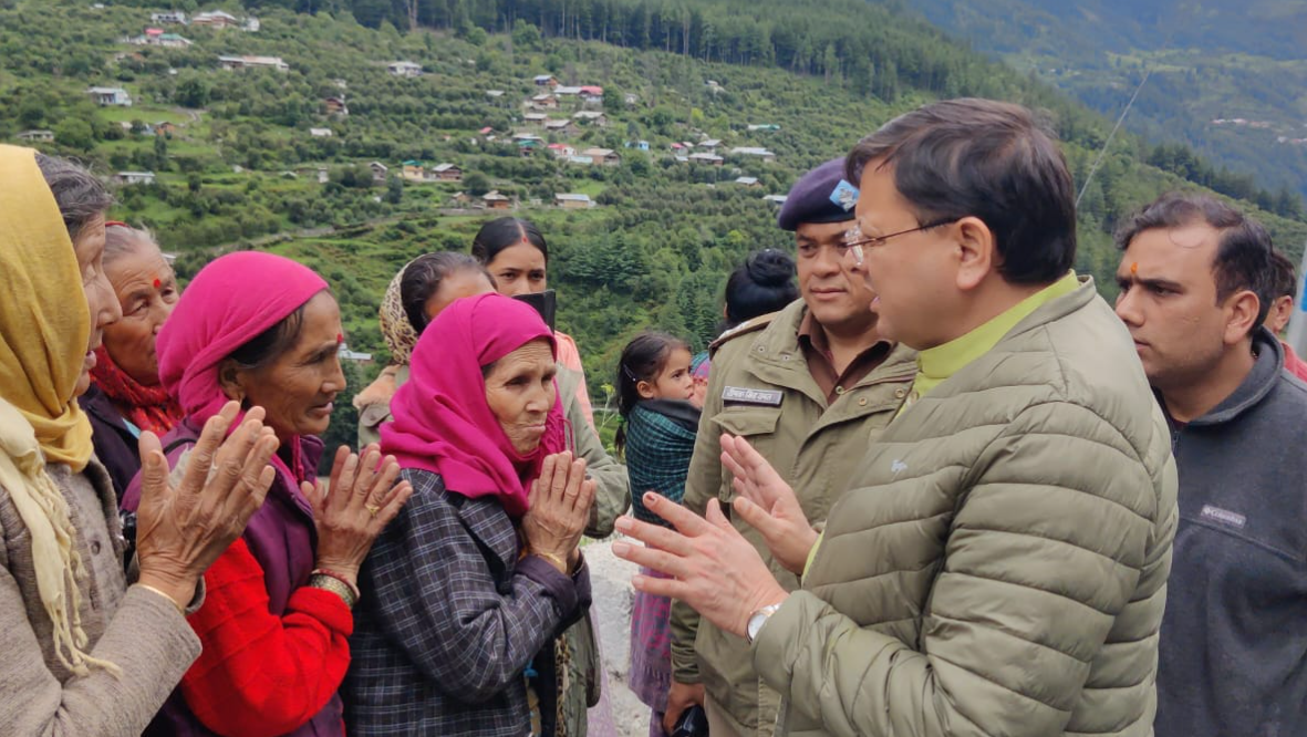 मौसम की चुनौतियों के बीच ग्राउंड जीरो पर पहुंचे मुख्यमंत्री